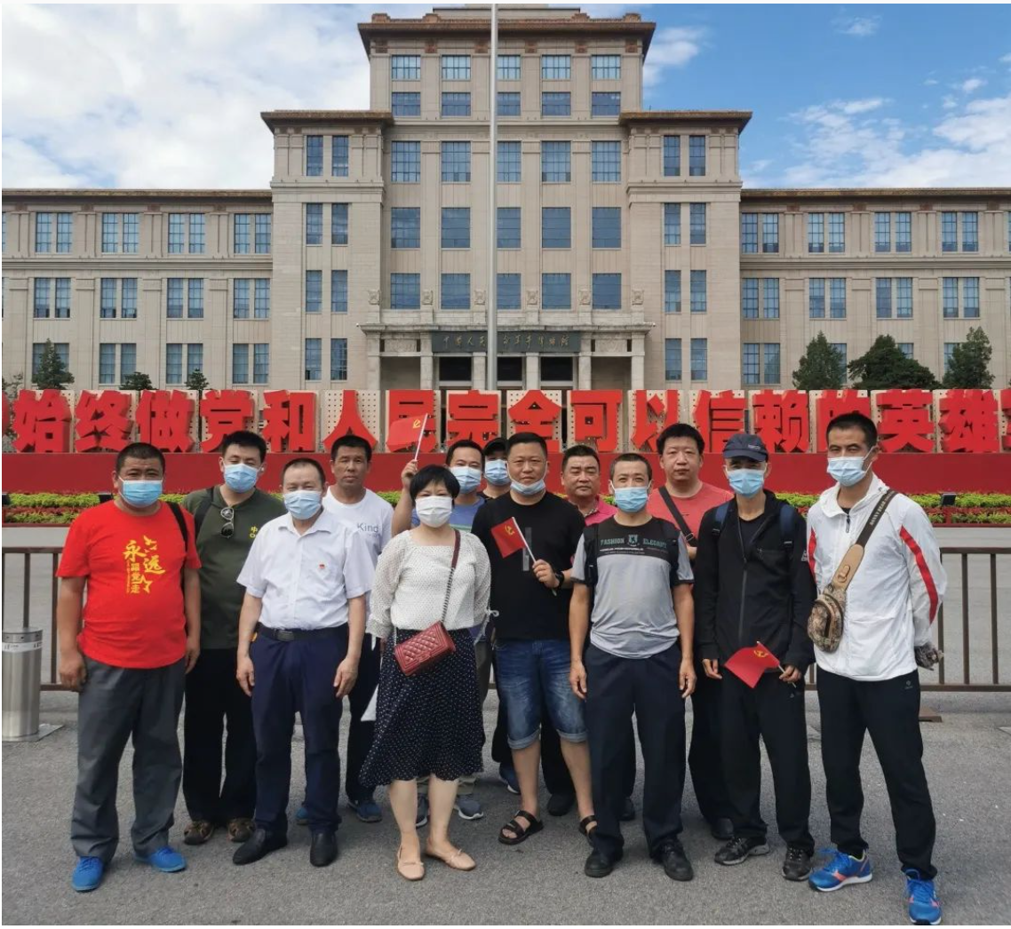 忆峥嵘岁月 永远在党的旗帜下前进